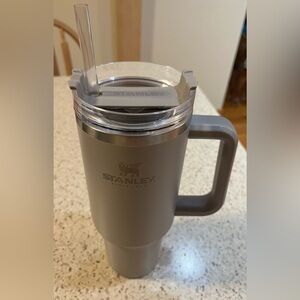 40 ounce Stanley Quencher slate gray